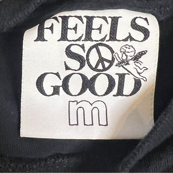 Feels So Good | The Queen Black Graphic Tee Shirt Size Medium - Picture 6 of 7